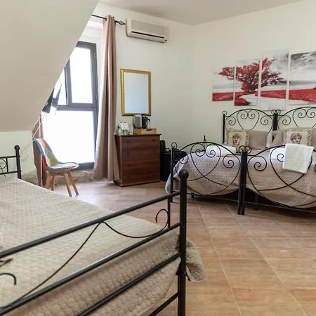 Bed And Relax-il Maniero Bed & Breakfast