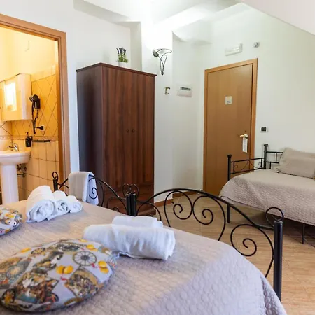 Bed And Relax-il Maniero * Calatabiano