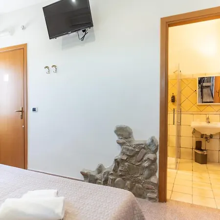 Bed And Relax-il Maniero Bed & Breakfast